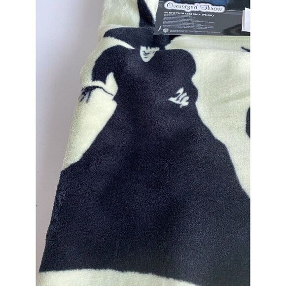 The Wizard Of Oz Wicked Witch 60 X 70" Green Throw Blanket Flying Monkeys NEW - Picture 16 of 16